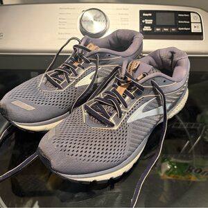 Brooks Ghost 12